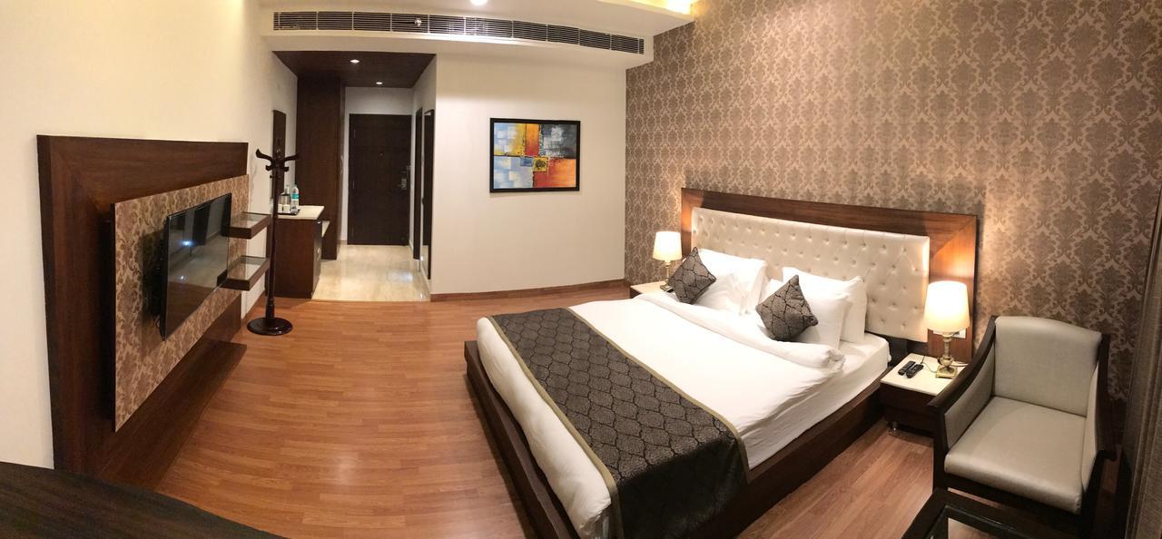 Hotel Imperia Suites Džalandhar Exteriér fotografie